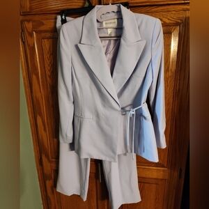 Hugo Buscati pant suit set, size 6 petite, soft lilac, blazer and pants